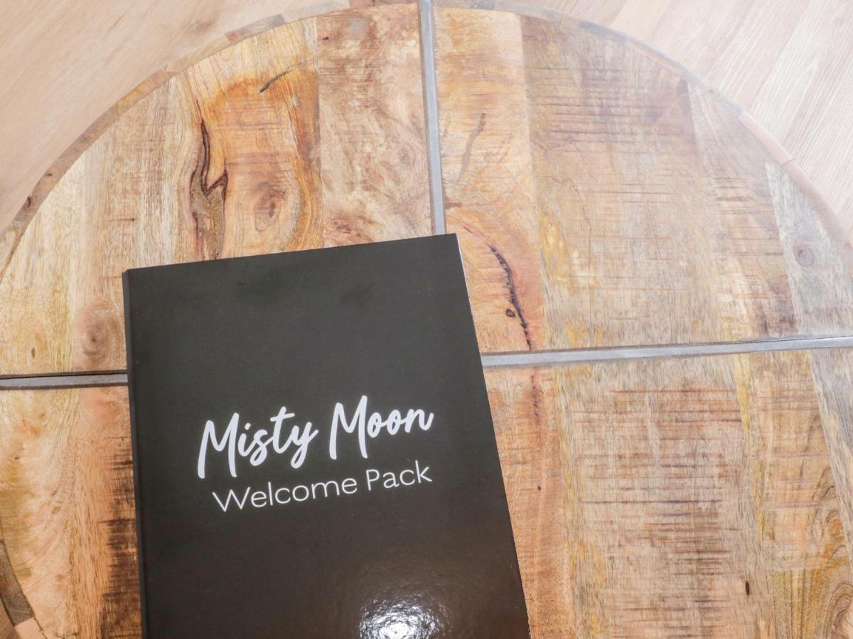 ウィットビー Misty Moonヴィラ エクステリア 写真